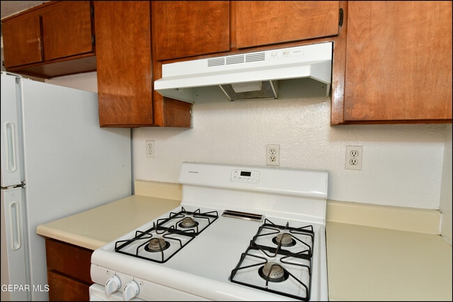 Building Photo - 8933 Kenneth St