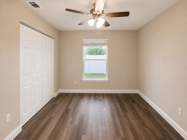 Building Photo - 326 Colonade Ct