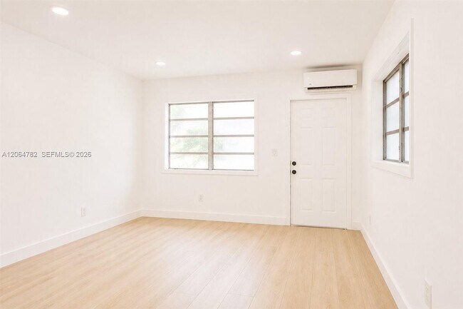 Building Photo - 355 NE 55th Terrace