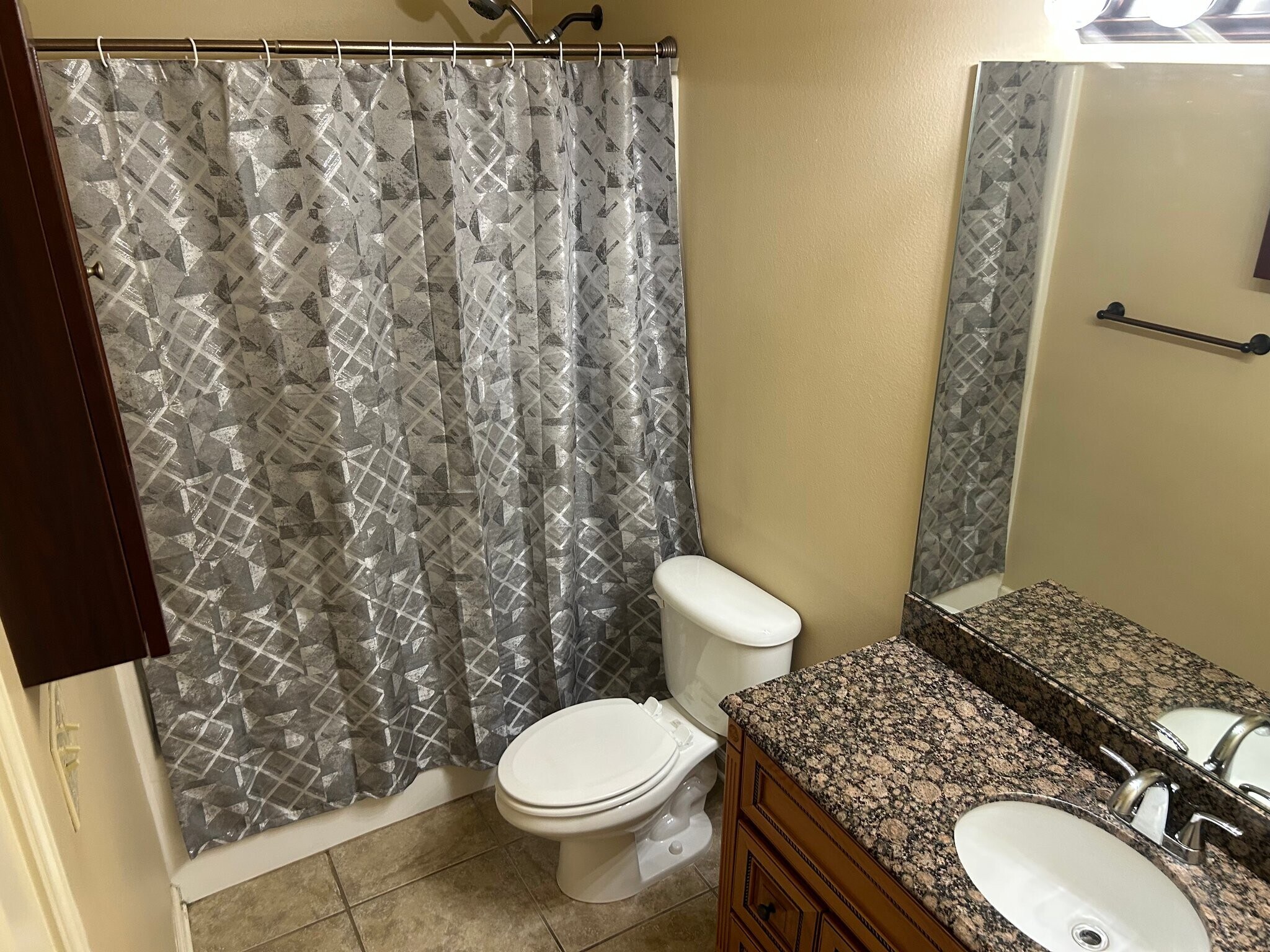 Building Photo - 1210 Willow Cir