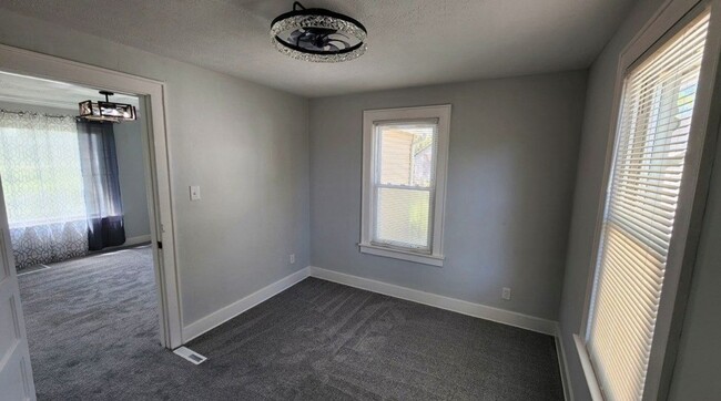 Building Photo - 832 Woodville Rd