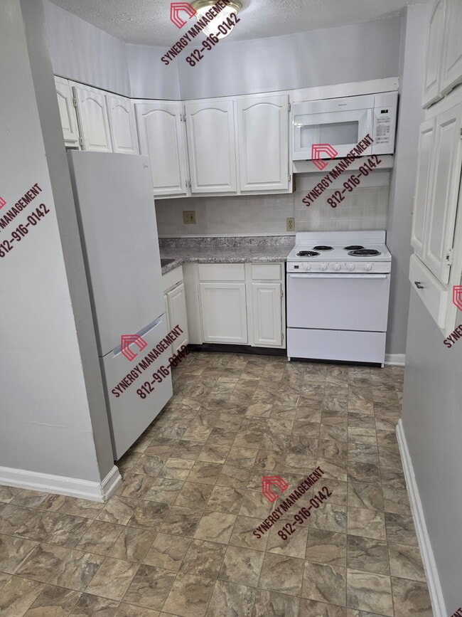 Building Photo - 821 Stanley Ave