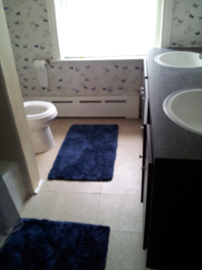 Bathroom - 1413 Darby Rd