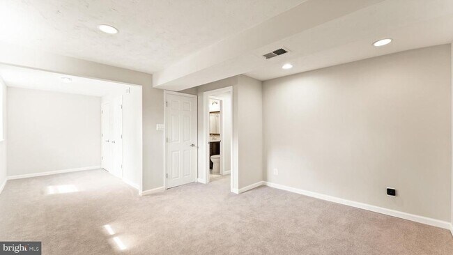 Building Photo - 12168 Springwoods Dr