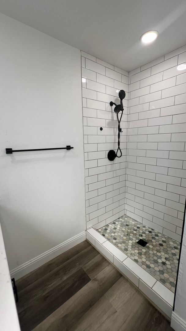 Building Photo - UPGRADED 4 bedroom 2 bathroom home