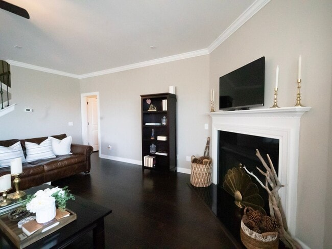 Building Photo - Elegant Richmond Hill Home with Screened Patio & Lagoon Views