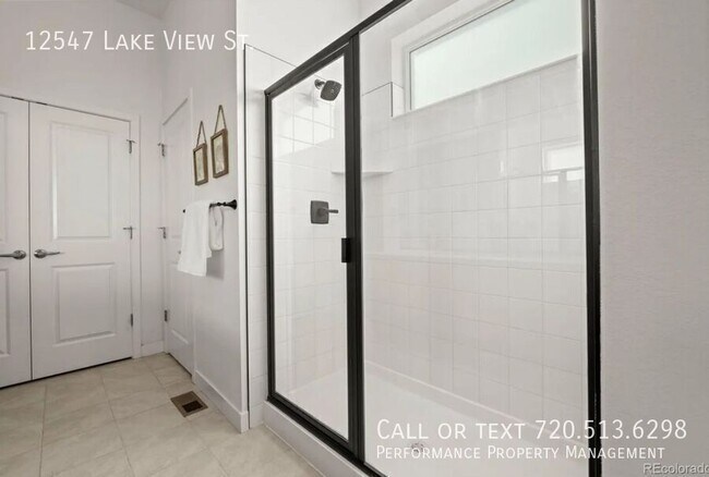 Building Photo - 12547 Lake View St