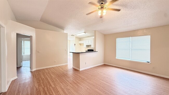 Building Photo - 15821 Ridgecroft Rd