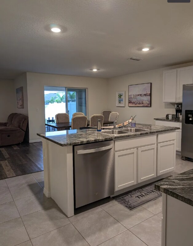 Building Photo - 822 18th Ave SE