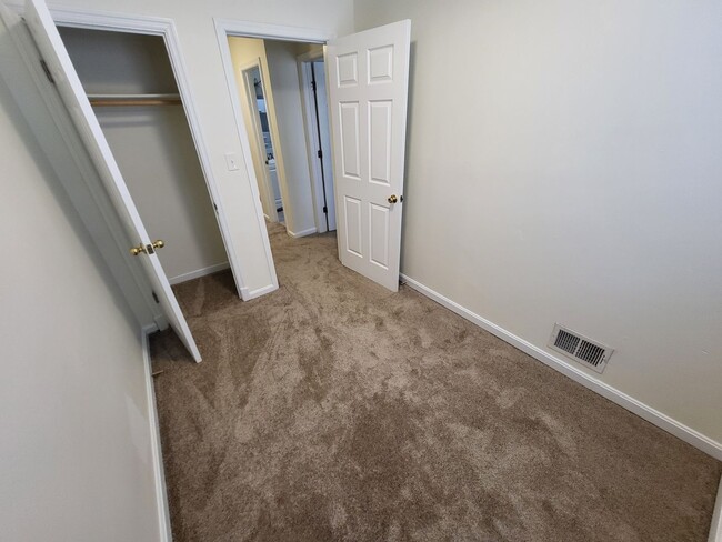 Building Photo - 3 Bed w/ Finished Basement