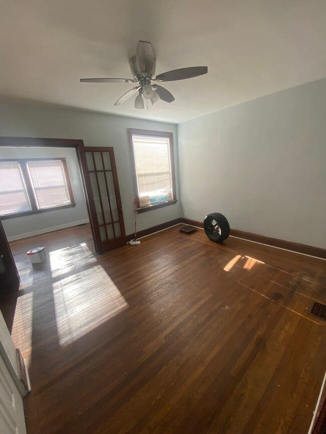 Building Photo - Two Bedroom in Cincinnati!