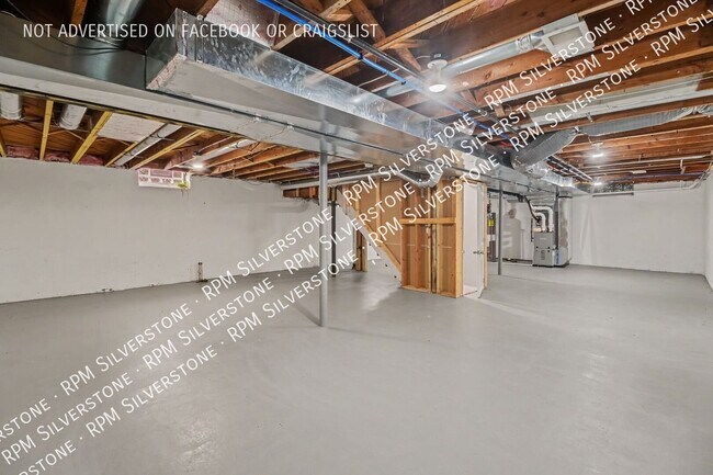 Building Photo - 829 N Dorchester Ave