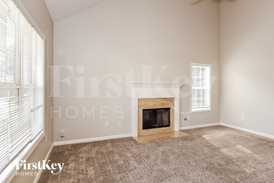 Building Photo - 135 Lexington Ct