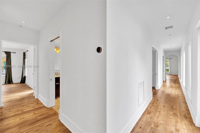 Building Photo - 113 NE 101st St