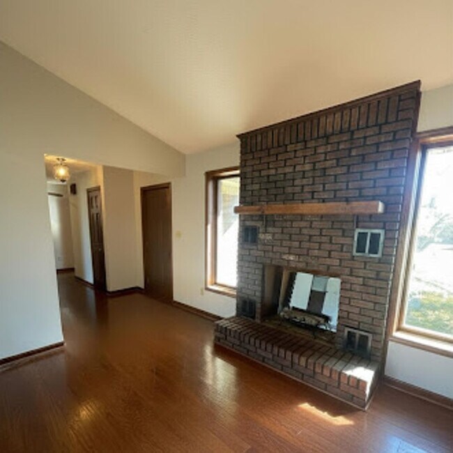 Building Photo - Spacious 3-Bedroom Ranch for Rent in Franklin, KY!