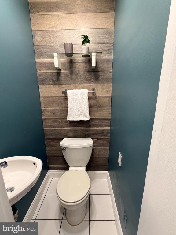 Building Photo - 5359 Ames St NE