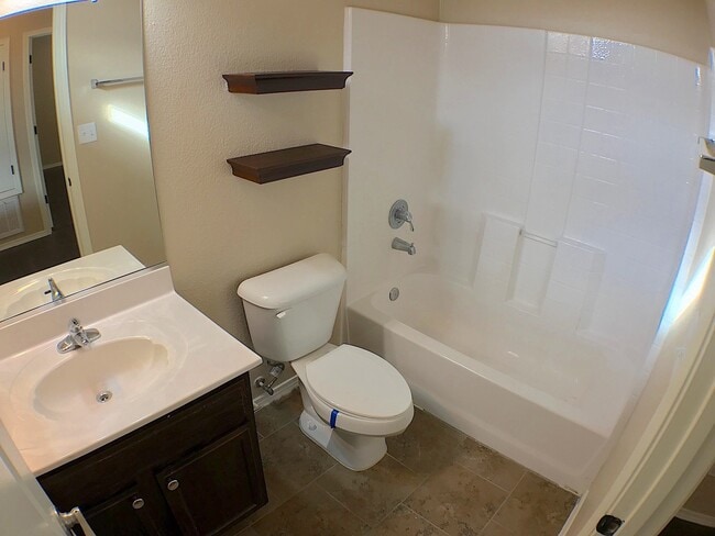 Building Photo - Mesquite Hills 3bed/2.5bath plus Loft REFRIG A/C Home!