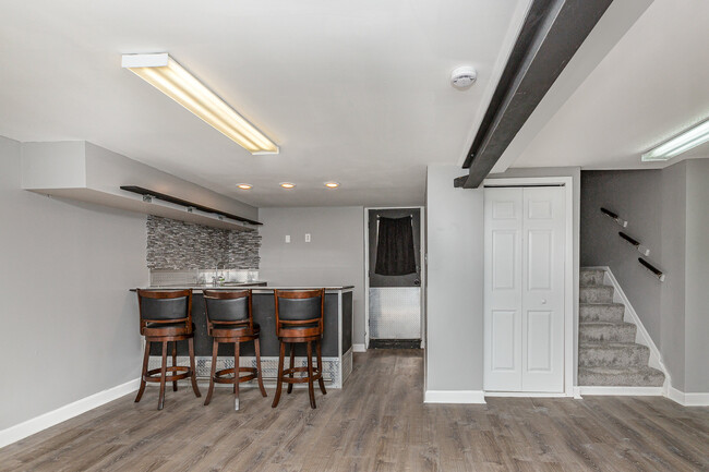 Bar (Basement) - 117 Stillmeadow Dr