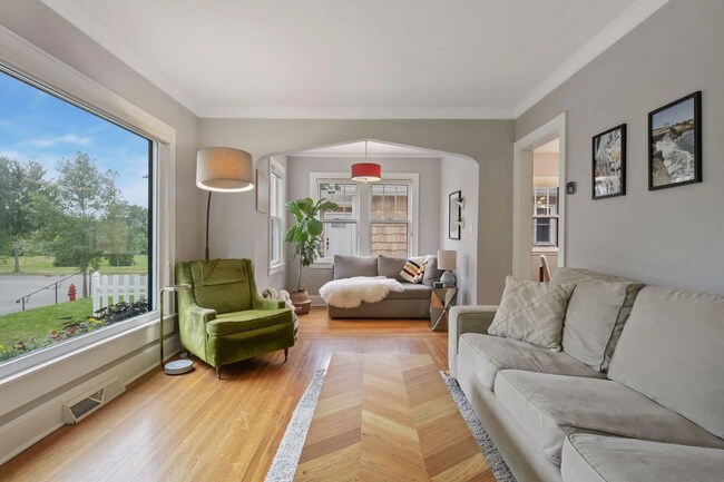 Building Photo - 4250 20th Ave S