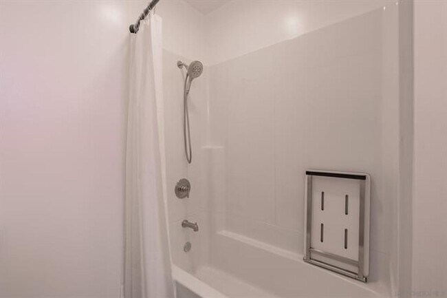 Building Photo - 2 bedrooms 2 baths in Escondido over at th...