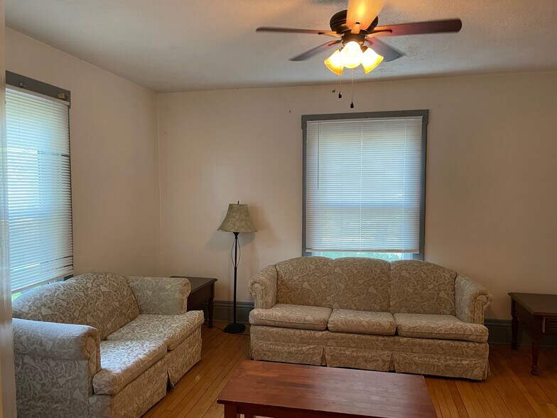 Building Photo - 1130 S Forest Ave