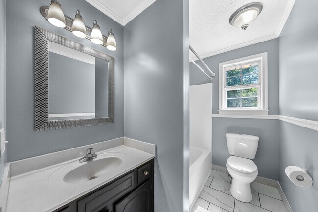 Building Photo - 944 Sable Dr