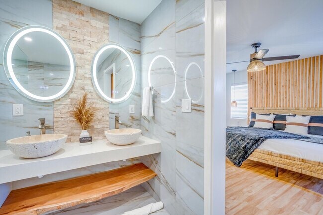 Building Photo - 1814 NW 14th Ave