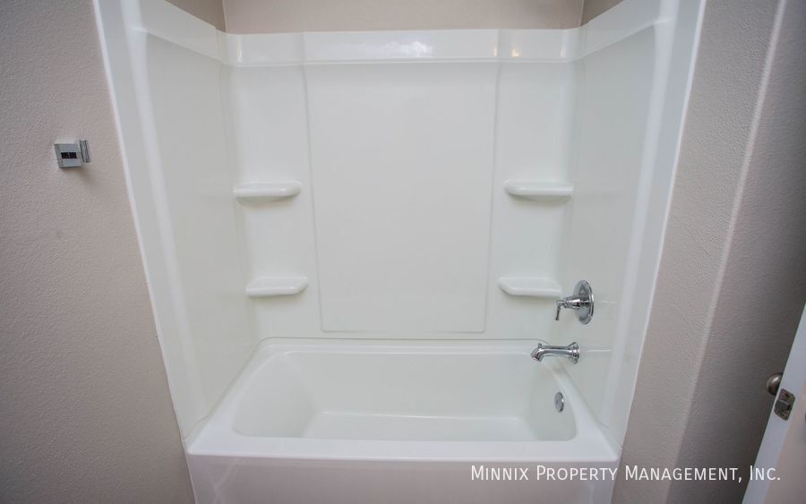 Building Photo - 2103 Kirksey Ave