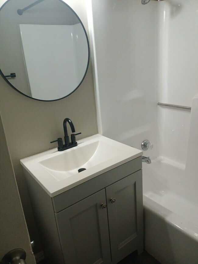 Building Photo - COMING SOON!! Available Soon in SF KCMO