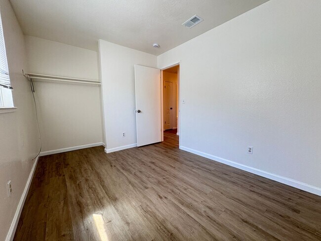 Building Photo - Updated 3 Bed, 2 Bath Single-Story Home