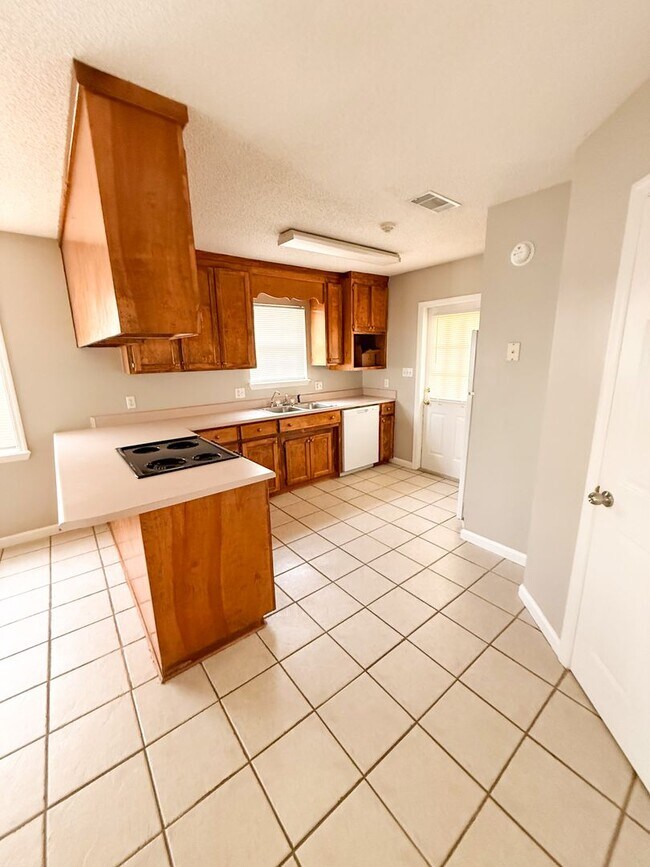 Building Photo - 3944 Heatherwoods Drive, Valdosta, 3BR/2BA