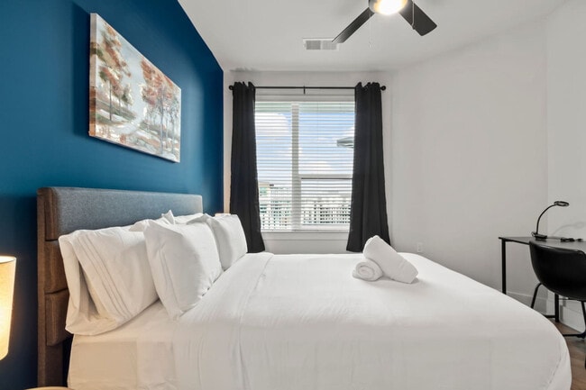 Building Photo - 2317 W Grace St