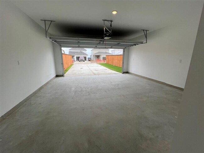 Building Photo - 204 Doodle Ln