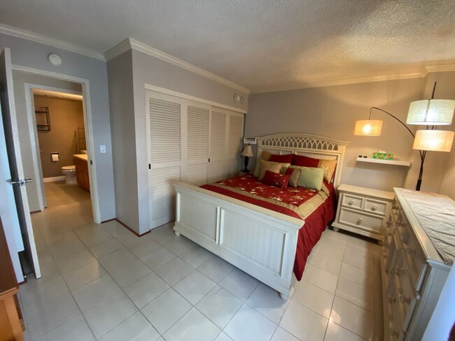 Building Photo - All Utilities Included in Furnished 2 Bed,...