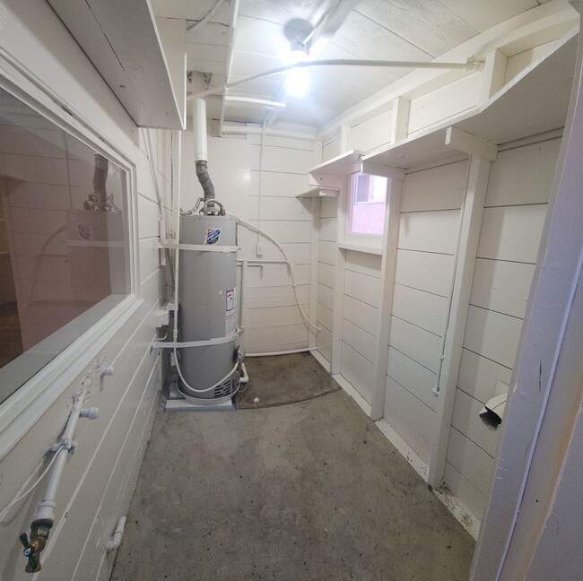 Building Photo - Views of Morro Bay in this cozy hillside cottage!