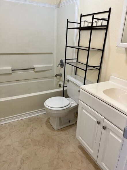 Bath - 2226 N Pierce Ave