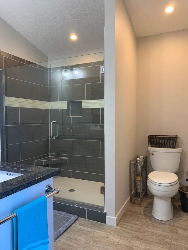 Building Photo - Beautiful Newly Custom Built Home! Vaulted Ceilings! Partially Furnished! Open Floor Plan!