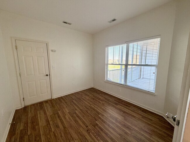 Building Photo - 3802 N Sagamore Dr