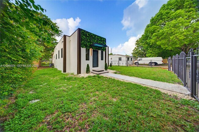 Building Photo - 1021 NW 48th St