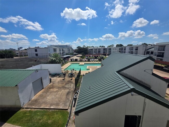 Building Photo - 2826 S Bartell Dr
