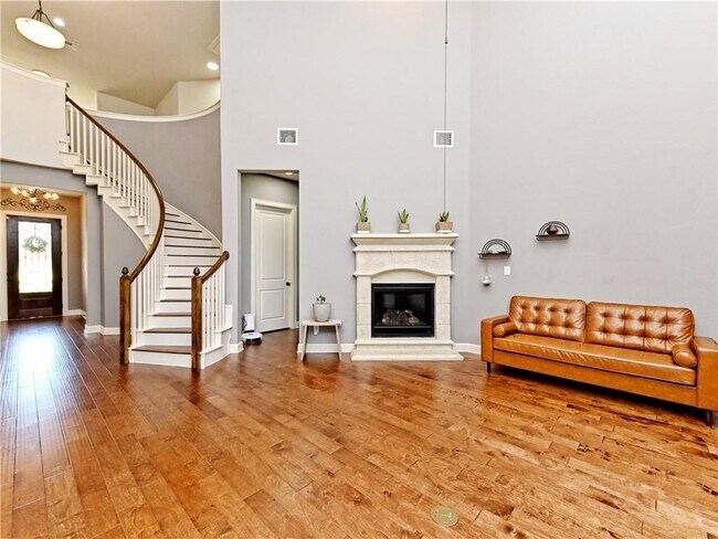 Building Photo - 332 Quartz Dr