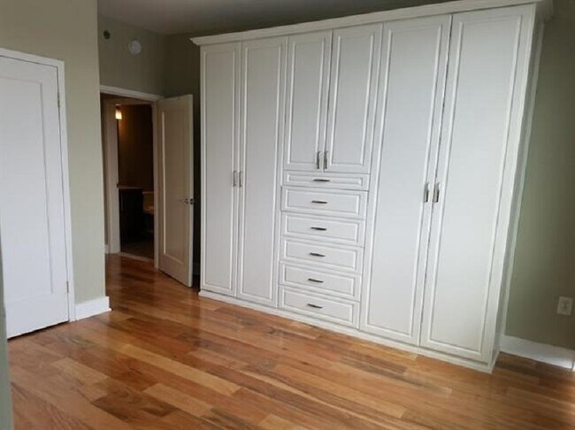 Building Photo - 800 Jackson St