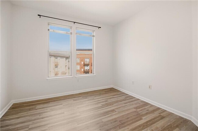 Building Photo - 1000 Providence Pl