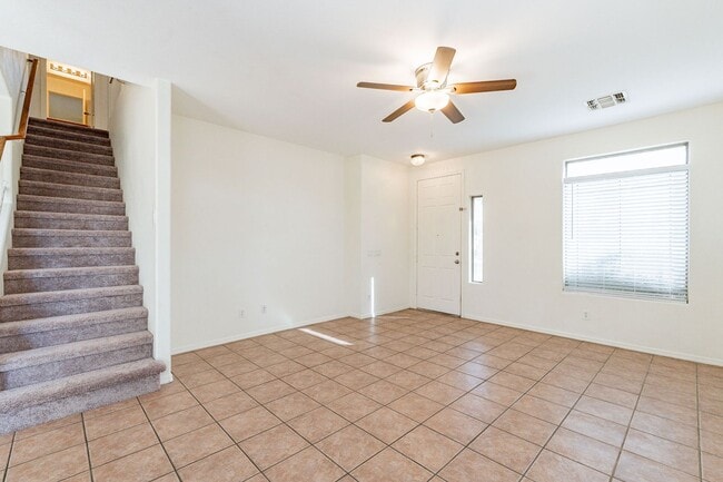 Building Photo - AVAILABLE JULY - Three Bedrooms + Loft!
