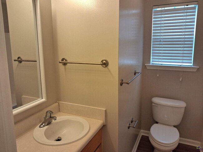 Building Photo - 105 Monticello Dr