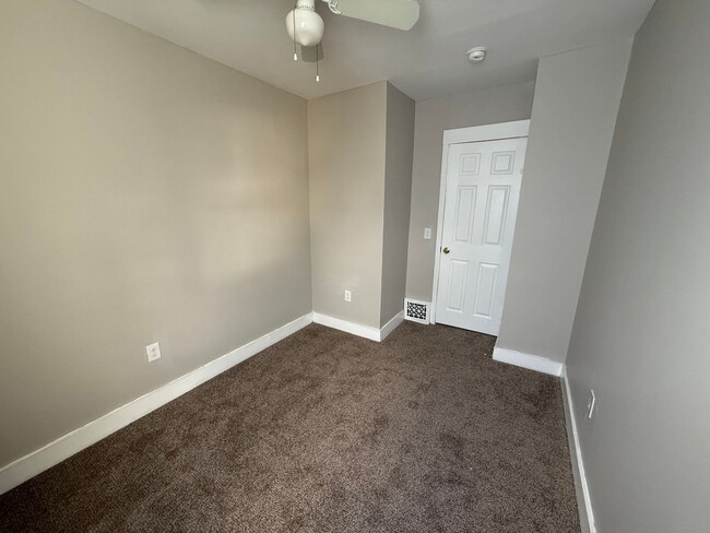 Building Photo - 4503 E 126th St