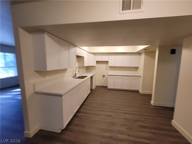 Building Photo - 3364 Royce Ct
