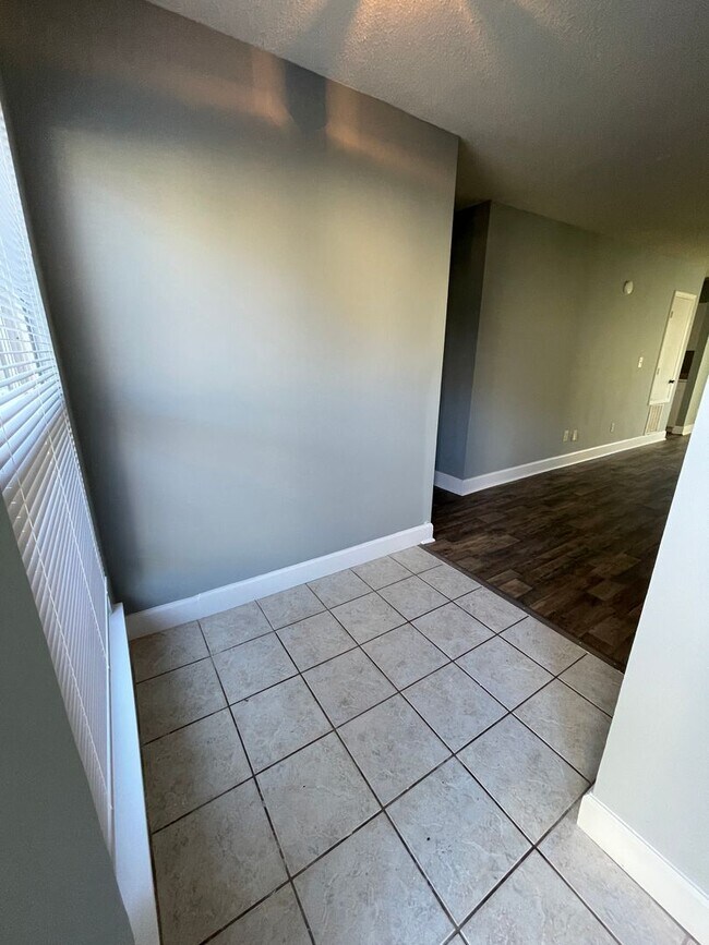 Building Photo - 2 Bed, 1.5 Bath w/ W&D in Unit-Move in Ready!