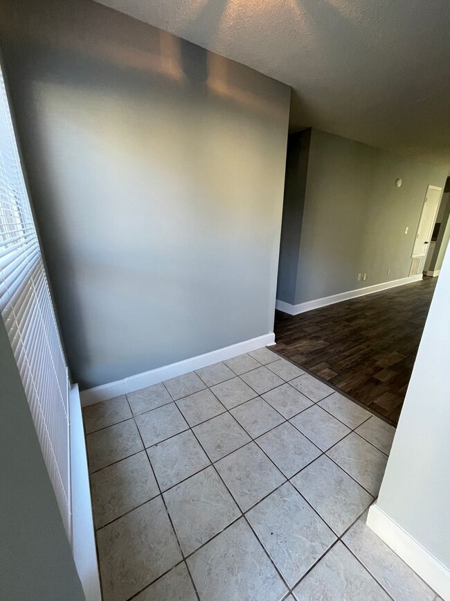 Building Photo - 2 Bedroom, 1.5 Bath-Available Now-6149 Ben...