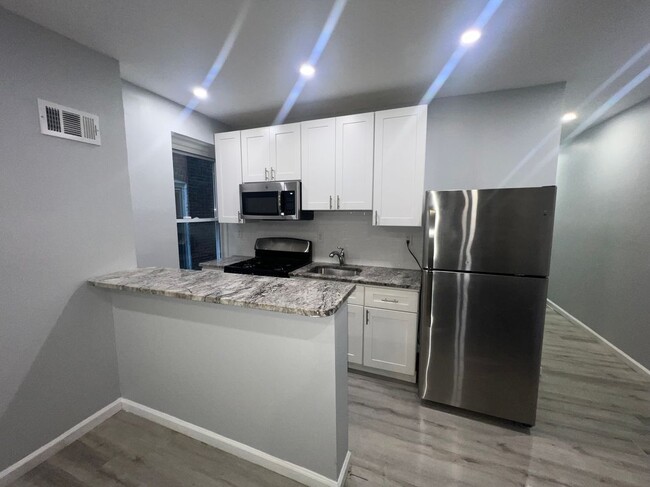 Primary Photo - 1414 W Sparks St